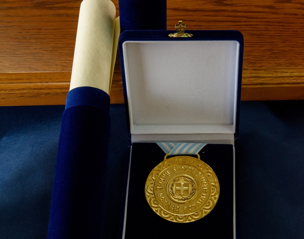 Ο Δήμος Βάρης Βούλας Βουλιαγμένης τιμά τον Χρήστο Διονυσόπουλο με το Χρυσό Μετάλλιο της Πόλης