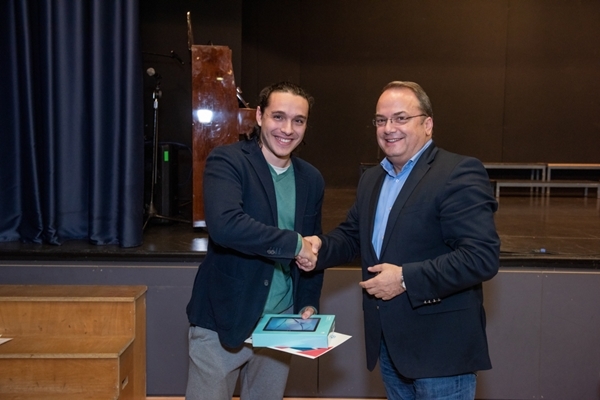 &Tau;&omicron;&upsilon;&sigmaf; &epsilon;&pi;&iota;&tau;&upsilon;&chi;ό&nu;&tau;&epsilon;&sigmaf; &mu;&alpha;&theta;&eta;&tau;έ&sigmaf; &beta;&rho;ά&beta;&epsilon;&upsilon;&sigma;&epsilon; &omicron; &Delta;ή&mu;&omicron;&sigmaf; &Beta;ά&rho;&eta;&sigmaf; &Beta;&omicron;ύ&lambda;&alpha;&sigmaf; &Beta;&omicron;&upsilon;&lambda;&iota;&alpha;&gamma;&mu;έ&nu;&eta;&sigmaf;