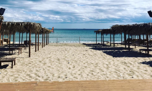 Ανοίγει σήμερα η Ακτή Βάρκιζας