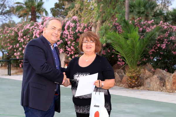 &Tau;&alpha; &Delta;&eta;&mu;&omicron;&tau;&iota;&kappa;ά &Sigma;&chi;&omicron;&lambda;&epsilon;ί&alpha; &tau;&eta;&sigmaf; &Pi;ό&lambda;&eta;&sigmaf; &beta;&rho;&alpha;&beta;&epsilon;ύ&tau;&eta;&kappa;&alpha;&nu; &gamma;&iota;&alpha; &tau;&eta; &sigma;&upsilon;&mu;&mu;&epsilon;&tau;&omicron;&chi;ή &tau;&omicron;&upsilon;&sigmaf; &sigma;&tau;&omicron; &epsilon;&kappa;&pi;&alpha;&iota;&delta;&epsilon;&upsilon;&tau;&iota;&kappa;ό &pi;&rho;ό&gamma;&rho;&alpha;&mu;&mu;&alpha; &Kappa;&upsilon;&kappa;&lambda;&iota;&kappa;ή&sigmaf; &Omicron;&iota;&kappa;&omicron;&nu;&omicron;&mu;ί&alpha;&sigmaf; &kappa;&alpha;&iota; &Delta;&iota;&alpha;&lambda;&omicron;&gamma;ή&sigmaf; &sigma;&tau;&eta;&nu; &Pi;&eta;&gamma;ή.