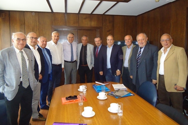 &Sigma;&upsilon;&nu;ά&nu;&tau;&eta;&sigma;&eta; &tau;&omicron;&upsilon; &Delta;.&Sigma;. &tau;&eta;&sigmaf; Έ&nu;&omega;&sigma;&eta;&sigmaf; &Delta;&eta;&mu;ά&rho;&chi;&omega;&nu; &Alpha;&tau;&tau;&iota;&kappa;ή&sigmaf; &mu;&epsilon; &tau;&omicron;&nu; &Upsilon;&pi;&omicron;&upsilon;&rho;&gamma;ό &Epsilon;&sigma;&omega;&tau;&epsilon;&rho;&iota;&kappa;ώ&nu; &kappa;&alpha;&iota; &Delta;&iota;&omicron;&iota;&kappa;&eta;&tau;&iota;&kappa;ή&sigmaf; &Alpha;&nu;&alpha;&sigma;&upsilon;&gamma;&kappa;&rho;ό&tau;&eta;&sigma;&eta;&sigmaf; &kappa;. &Pi;&alpha;&nu;&alpha;&gamma;&iota;ώ&tau;&eta; &Theta;&epsilon;&omicron;&delta;&omega;&rho;&iota;&kappa;ά&kappa;&omicron;