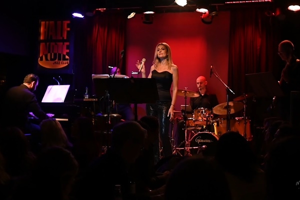 &Epsilon;&rho;&omega;&tau;&iota;&kappa;ή &delta;&iota;&alpha;&delta;&iota;&kappa;&tau;&upsilon;&alpha;&kappa;ή &sigma;&upsilon;&nu;&alpha;&upsilon;&lambda;ί&alpha; &mu;&epsilon; &tau;&eta;&nu; Ό&lambda;&gamma;&alpha; &Beta;&epsilon;&nu;έ&tau;&eta; &tau;&eta;&sigmaf; &Kappa;&upsilon;&rho;&iota;&alpha;&kappa;ή 14 &Phi;&epsilon;&beta;&rho;&omicron;&upsilon;&alpha;&rho;ί&omicron;&upsilon;