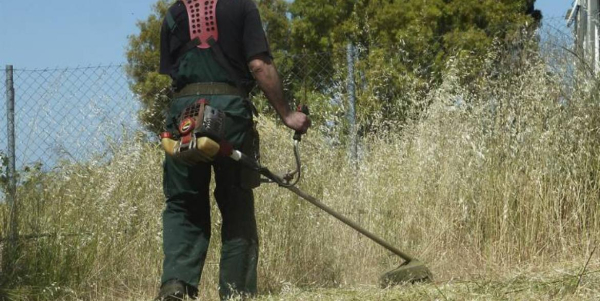 Όλοι Μαζί προστατεύουμε το πράσινο της πόλης μας - Καθαρισμός οικοπέδων από ξερά χόρτα