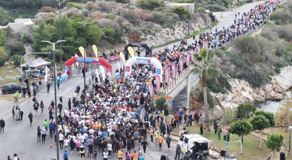 12&omicron; Run the Lake Vouliagmeni: &Eta; &mu;&epsilon;&gamma;ά&lambda;&eta; &gamma;&iota;&omicron;&rho;&tau;ή &tau;&omicron;&upsilon; &delta;&rho;&omicron;&mu;&iota;&kappa;&omicron;ύ &kappa;&iota;&nu;ή&mu;&alpha;&tau;&omicron;&sigmaf; &epsilon;&pi;&iota;&sigma;&tau;&rho;έ&phi;&epsilon;&iota;!