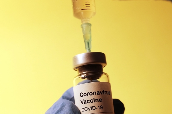 &Delta;&iota;&alpha;&delta;&iota;&kappa;&tau;&upsilon;&alpha;&kappa;ή &sigma;&upsilon;&nu;ά&nu;&tau;&eta;&sigma;&eta; &mu;&epsilon; &theta;έ&mu;&alpha; : &laquo;&Epsilon;&mu;&beta;&omicron;&lambda;&iota;&alpha;&sigma;&mu;ό&sigmaf; Covid-19 &ndash; &Mu;ύ&theta;&omicron;&iota; &kappa;&alpha;&iota; &Pi;&rho;&alpha;&gamma;&mu;&alpha;&tau;&iota;&kappa;ό&tau;&eta;&tau;&alpha;&raquo;