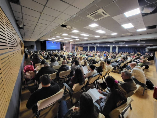 &Mu;&epsilon;&gamma;ά&lambda;&eta; &sigma;&upsilon;&mu;&mu;&epsilon;&tau;&omicron;&chi;ή &sigma;&tau;&eta; &delta;&rho;ά&sigma;&eta; &Epsilon;&pi;&alpha;&gamma;&gamma;&epsilon;&lambda;&mu;&alpha;&tau;&iota;&kappa;&omicron;ύ &Pi;&rho;&omicron;&sigma;&alpha;&nu;&alpha;&tau;&omicron;&lambda;&iota;&sigma;&mu;&omicron;ύ &tau;&omicron;&upsilon; &Delta;ή&mu;&omicron;&upsilon; &Beta;ά&rho;&eta;&sigmaf; &Beta;&omicron;ύ&lambda;&alpha;&sigmaf; &Beta;&omicron;&upsilon;&lambda;&iota;&alpha;&gamma;&mu;έ&nu;&eta;&sigmaf; &gamma;&iota;&alpha; &mu;&alpha;&theta;&eta;&tau;έ&sigmaf; &Lambda;&upsilon;&kappa;&epsilon;ί&omicron;&upsilon;