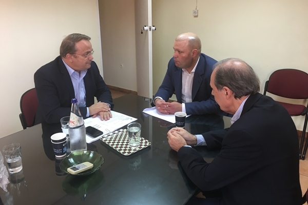 &Mu;&epsilon; &tau;&eta; &delta;&iota;&omicron;ί&kappa;&eta;&sigma;&eta; &tau;&omicron;&upsilon; &Alpha;&sigma;&kappa;&lambda;&eta;&pi;&iota;&epsilon;ί&omicron;&upsilon; &Beta;&omicron;ύ&lambda;&alpha;&sigmaf; &sigma;&upsilon;&nu;&alpha;&nu;&tau;ή&theta;&eta;&kappa;&epsilon; &omicron; &Delta;ή&mu;&alpha;&rho;&chi;&omicron;&sigmaf; &Beta;ά&rho;&eta;&sigmaf; &Beta;&omicron;ύ&lambda;&alpha;&sigmaf; &Beta;&omicron;&upsilon;&lambda;&iota;&alpha;&gamma;&mu;έ&nu;&eta;&sigmaf;