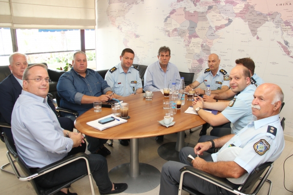 &Sigma;&epsilon; &kappa;&lambda;ί&mu;&alpha; &sigma;&upsilon;&nu;&epsilon;&rho;&gamma;&alpha;&sigma;ί&alpha;&sigmaf; &sigma;&upsilon;&nu;&alpha;&nu;&tau;ή&theta;&eta;&kappa;&epsilon; &eta; &Delta;&eta;&mu;&omicron;&tau;&iota;&kappa;ή &Alpha;&rho;&chi;ή &mu;&epsilon; &tau;&eta;&nu; &eta;&gamma;&epsilon;&sigma;ί&alpha; &tau;&eta;&sigmaf; &Epsilon;&lambda;&lambda;&eta;&nu;&iota;&kappa;ή&sigmaf; &Alpha;&sigma;&tau;&upsilon;&nu;&omicron;&mu;ί&alpha;&sigmaf;